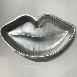 Vintage cake pan and mold by Wilton